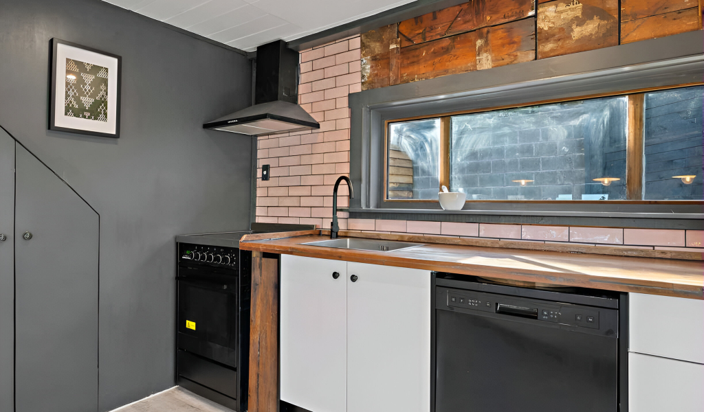 2 Ripon Street, Lyttleton, Canterbury 8082 New Zealand