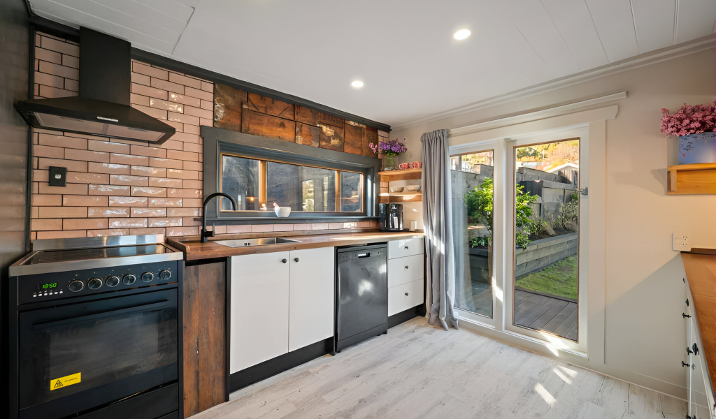 2 Ripon Street, Lyttleton, Canterbury 8082 New Zealand