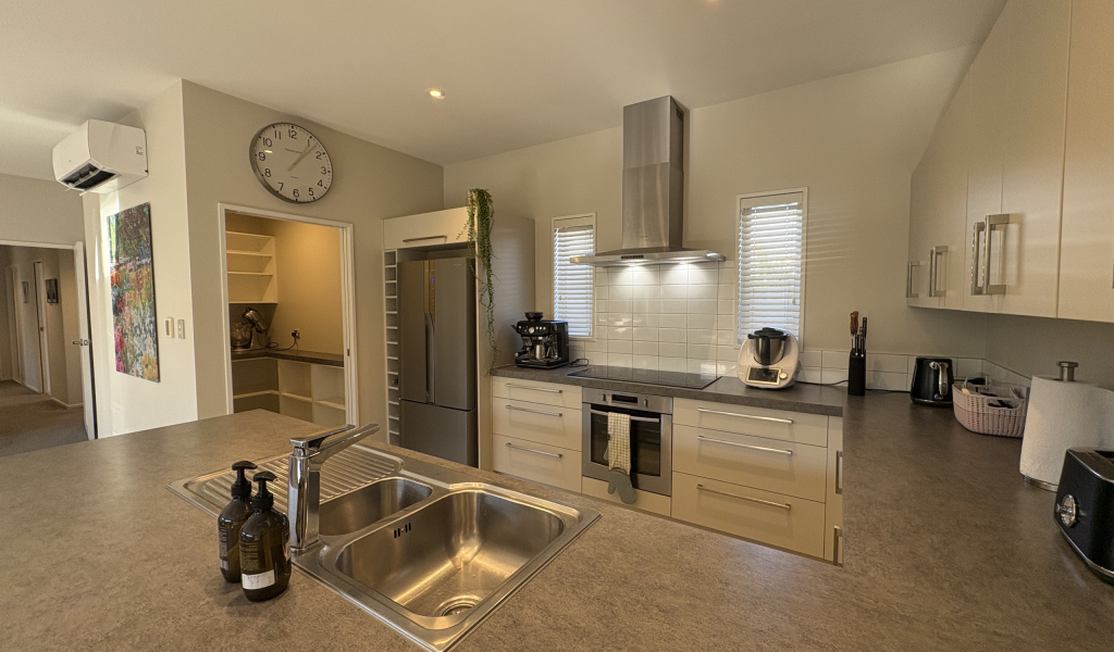 27 Rydal Street, Hoon Hay, Christchurch 8025 New Zealand
